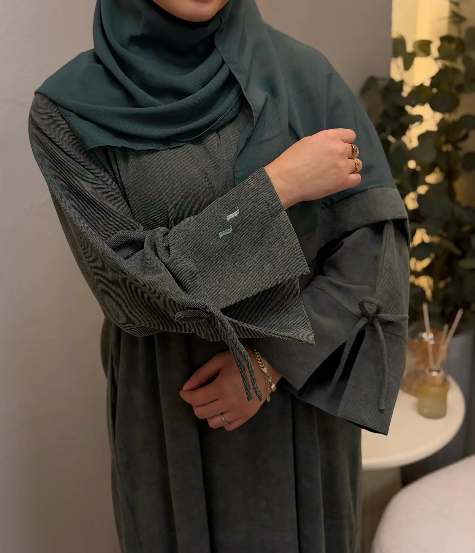 Bow sleeve abaya