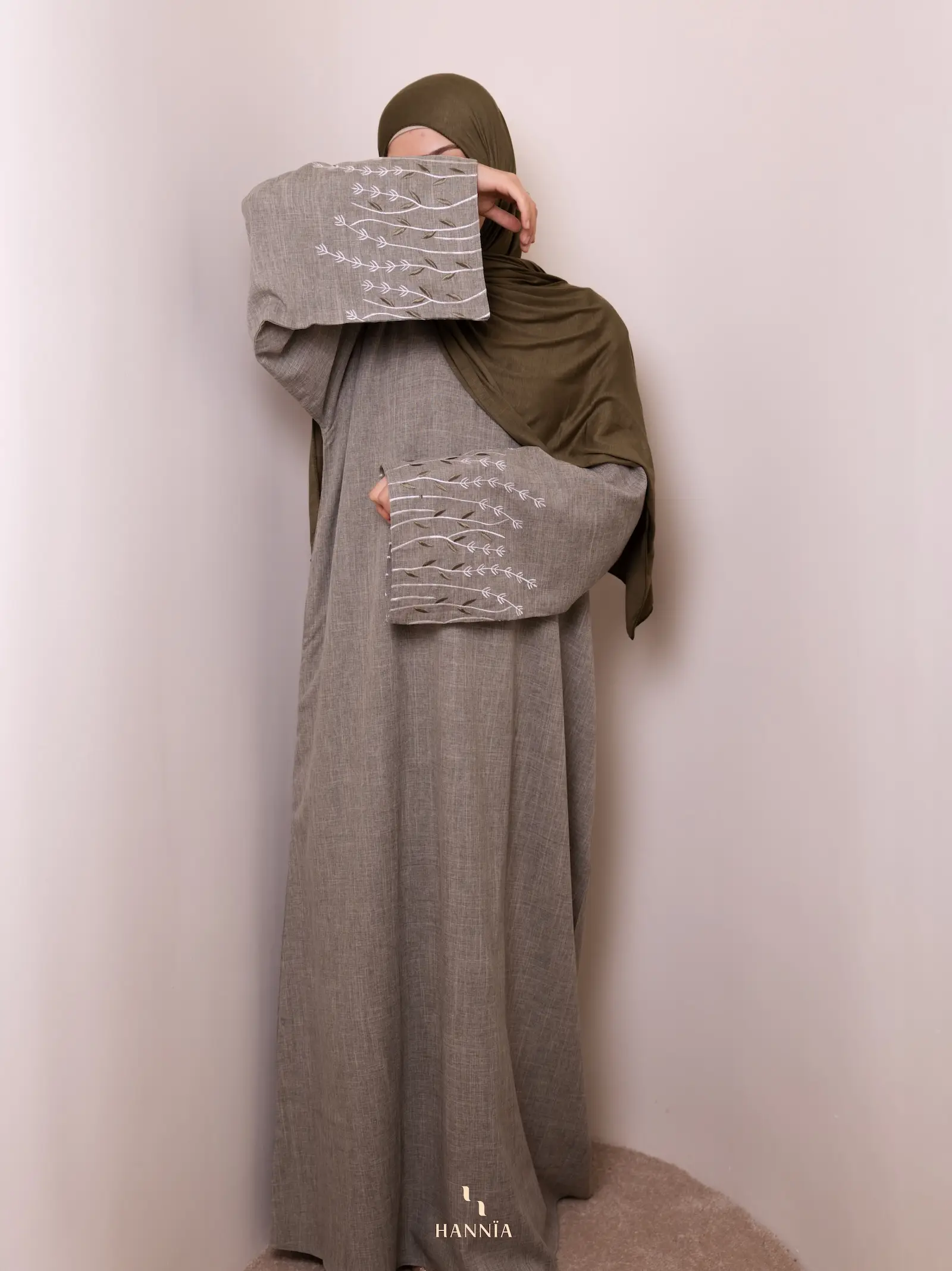 Zahra Linen Flower Abaya