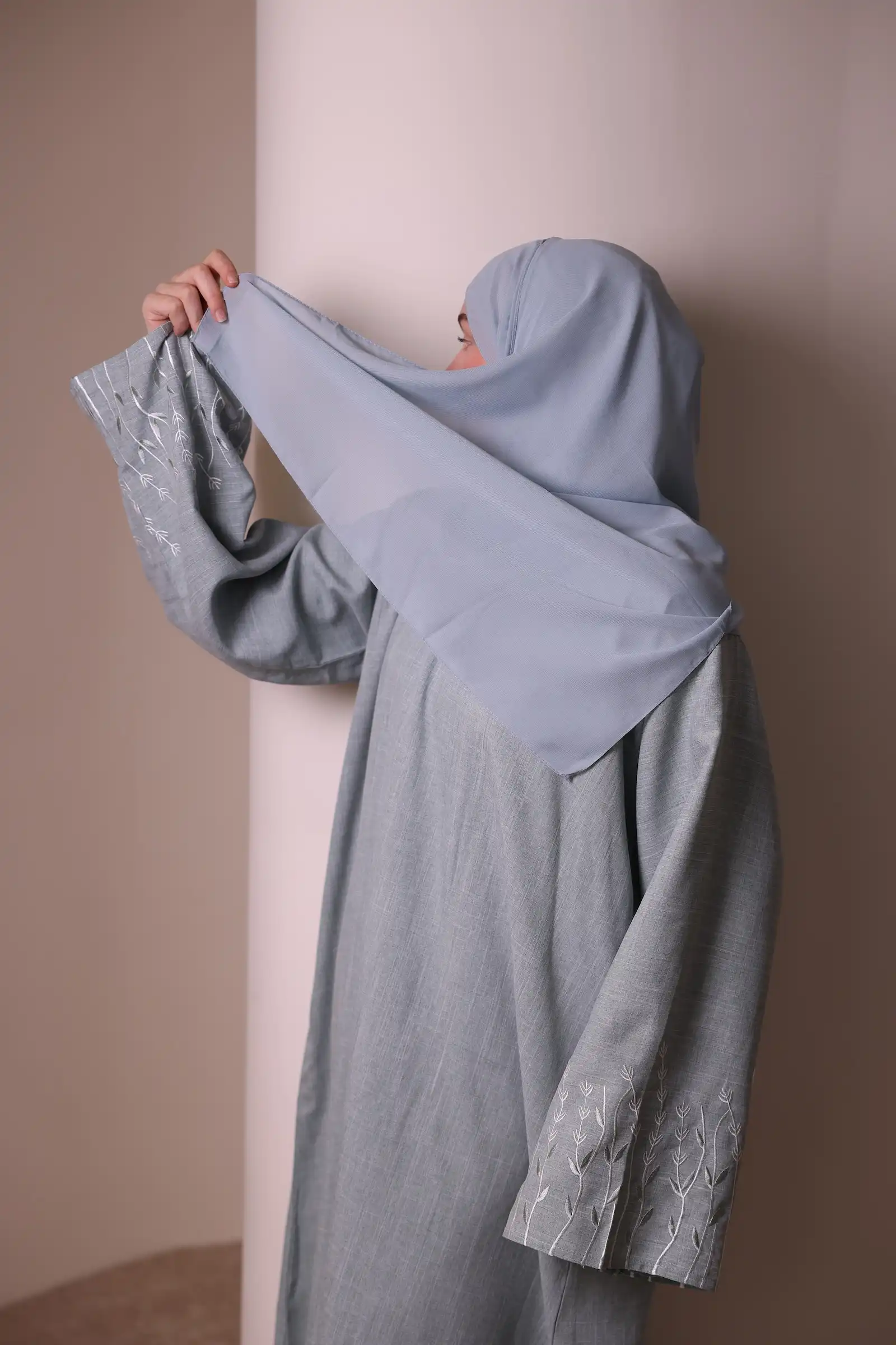 Zahra Linen Flower Abaya